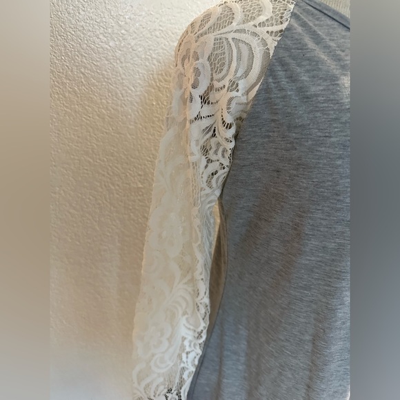 Women’s Suri Lace Sleeve Top- Gray | Size XL - Picture 3 of 7